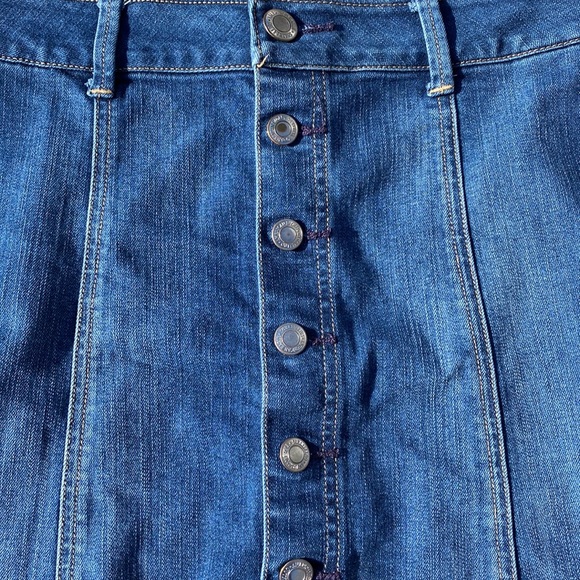 American Eagle Denim Button-Up Skirt - 8 - Picture 3 of 10